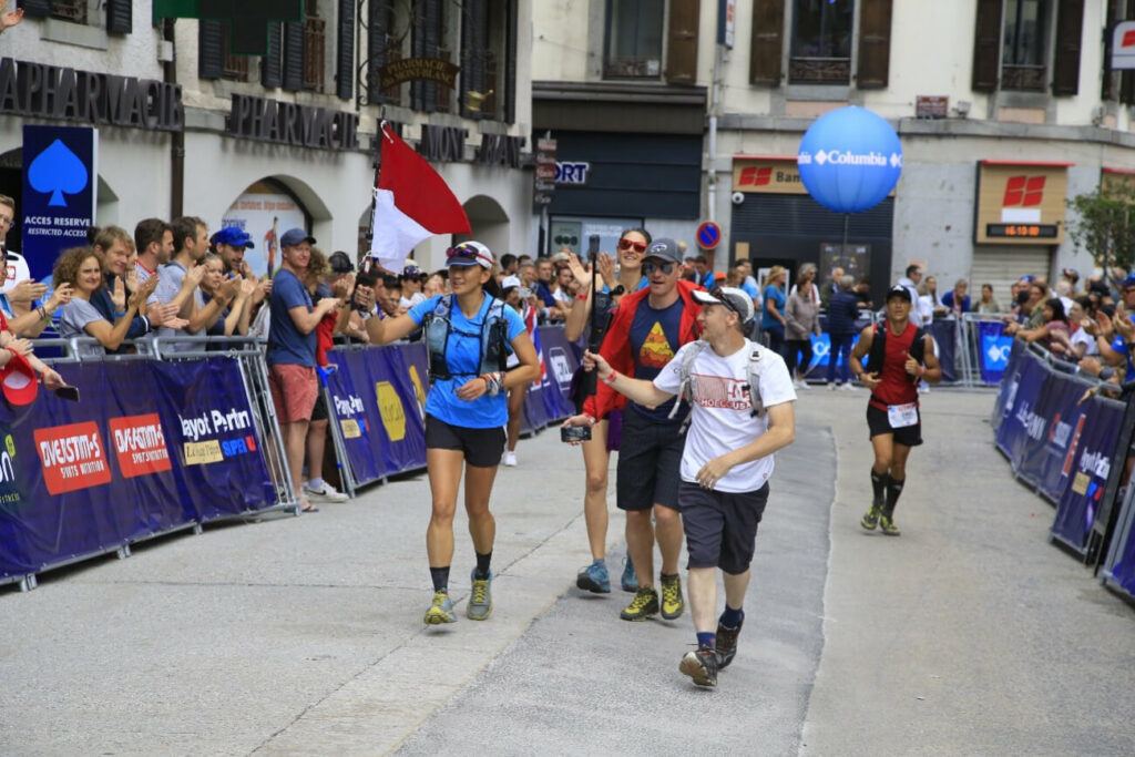 Rini with her supporters running towards the 2019 finish line of UTMB 