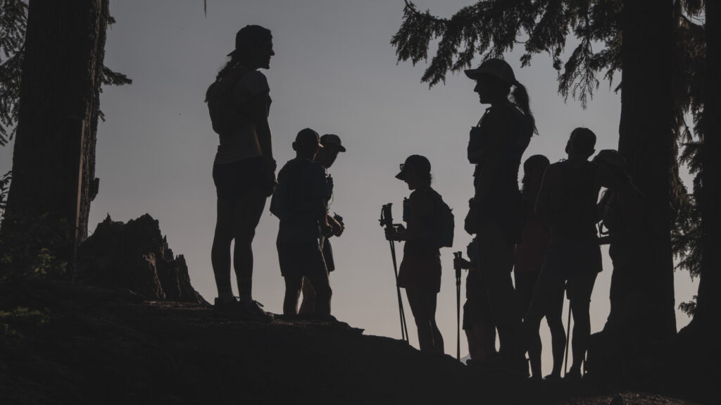 Runners gathered at sunrise on the trail 